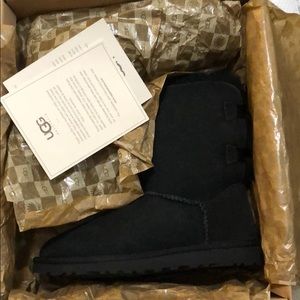 NEW UGGS!! Bailey Bow Black size 5!!!